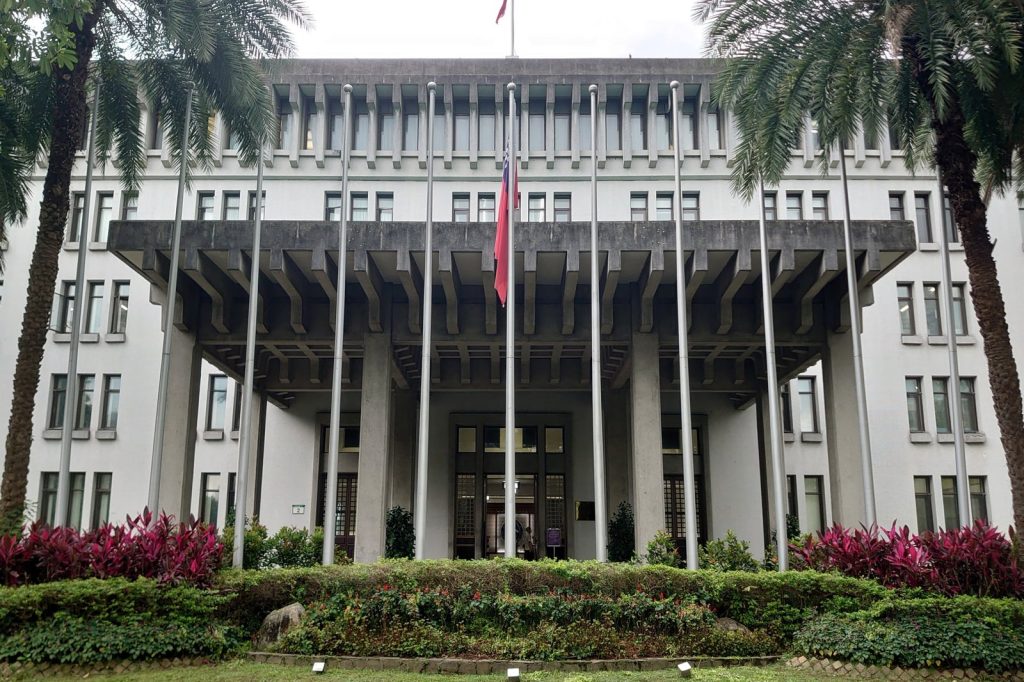 Taiwan warns of retaliation against Philippines if travel ban continues