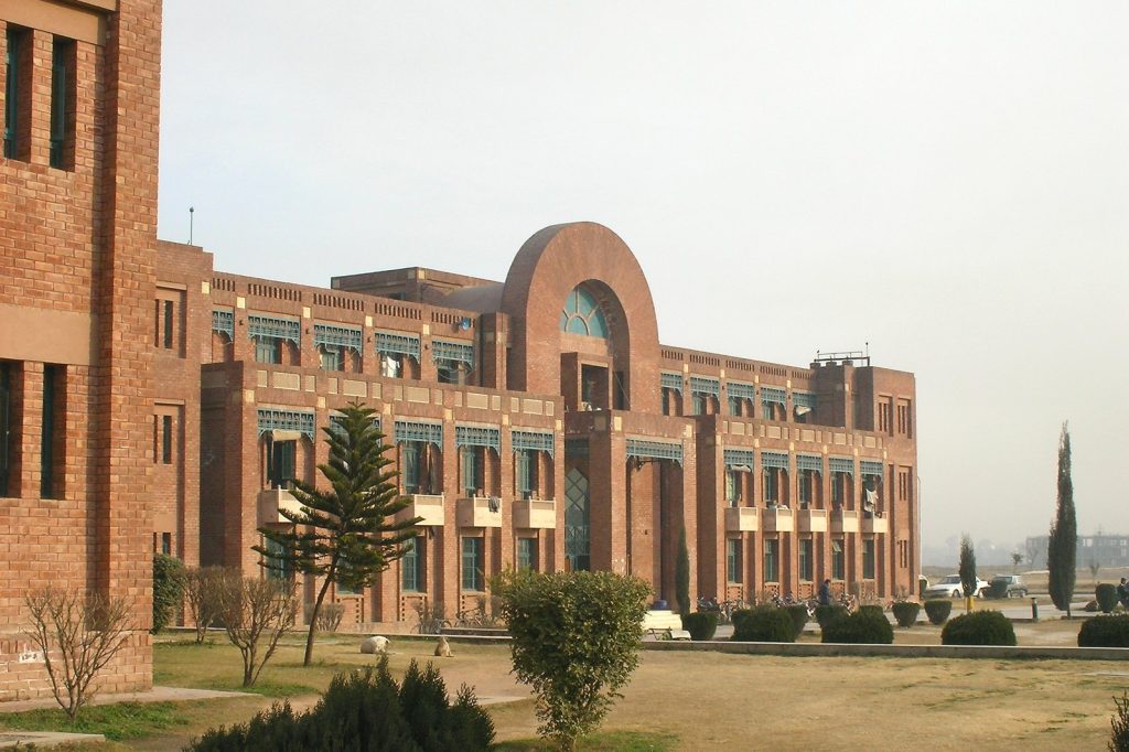 Pakistani Universities Switch to Online Classes Amid Regional Tensions