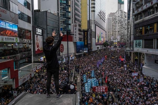 Hong Kong Protesters Clash With Police on Christmas
