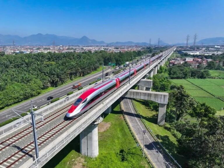 Jakarta-Bandung High-Speed Rail Celebrates 6 Months: 2.56M Passengers