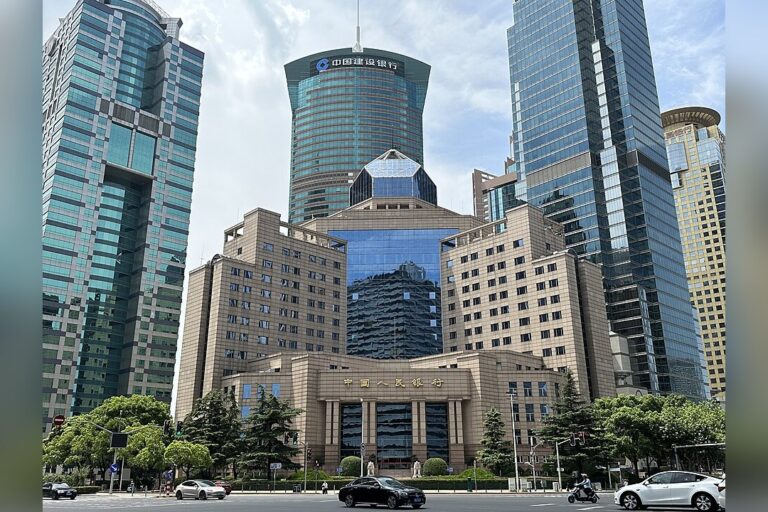 China Pulls 7.8 Billion Yuan Virus-Tainted Cash From Guangdong