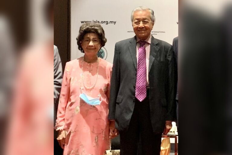 Tun Dr Siti Hasmah Mohamad Ali: The Doctor Who Became Malaysia’s Beloved First Lady
